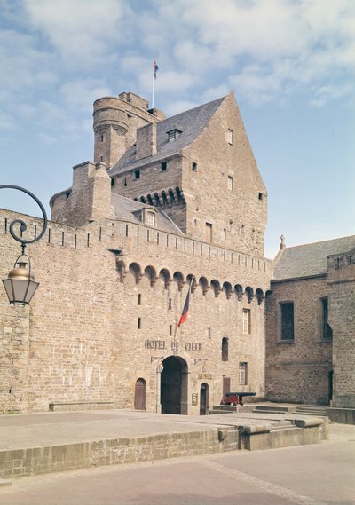 The Grand Donjon, built in 1424 by French School